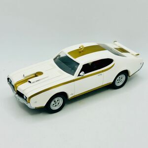 VINTAGE 1997 Hallmark Ornament 1969 Hurst Oldsmobile 442 Classic American Cars